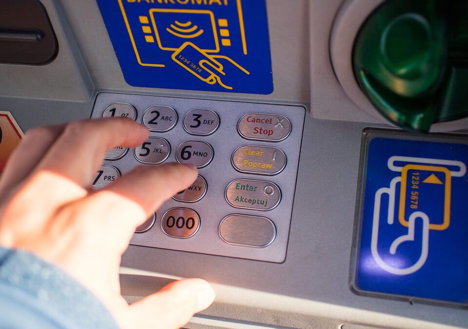 警示帳戶成詐欺罪幫凶冤屈，律師成功還清白