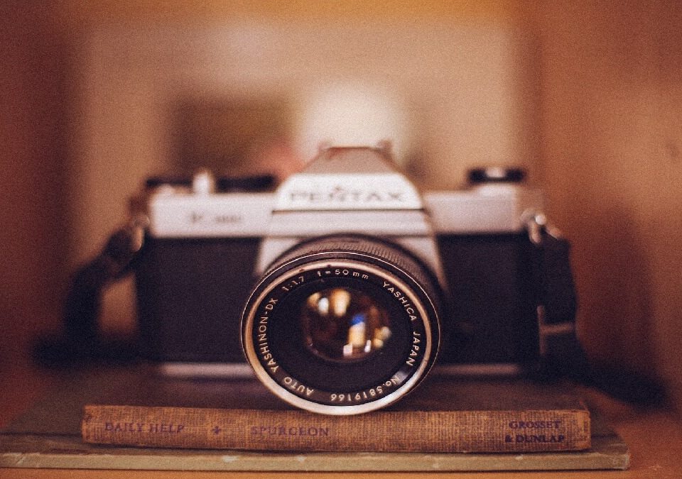 偷拍太太洗澡遭告,聘律師協助,獲妨害秘密罪不起訴處分!