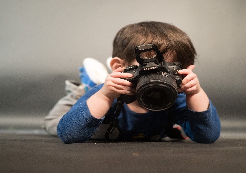 女廁偷拍涉犯妨害秘密罪,刑事律師陪同調解