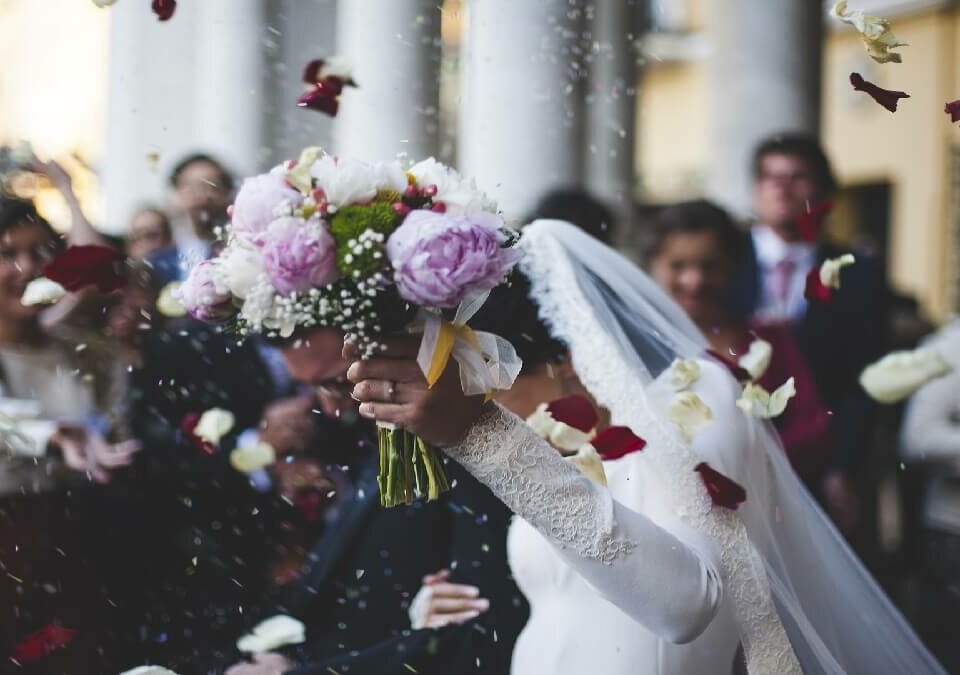 腥夫明目張膽在外建立家庭,正宮委律師提告妨害家庭請求賠償
