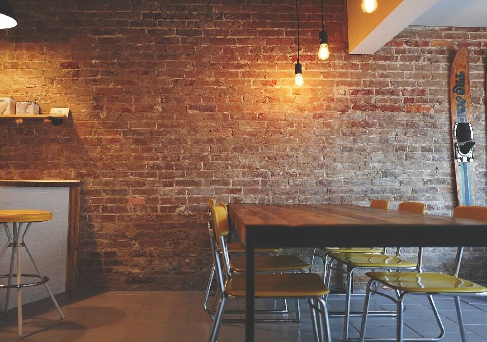 與女同事訴苦竟被老婆告侵害配偶權,委任高雄律師陪同開庭